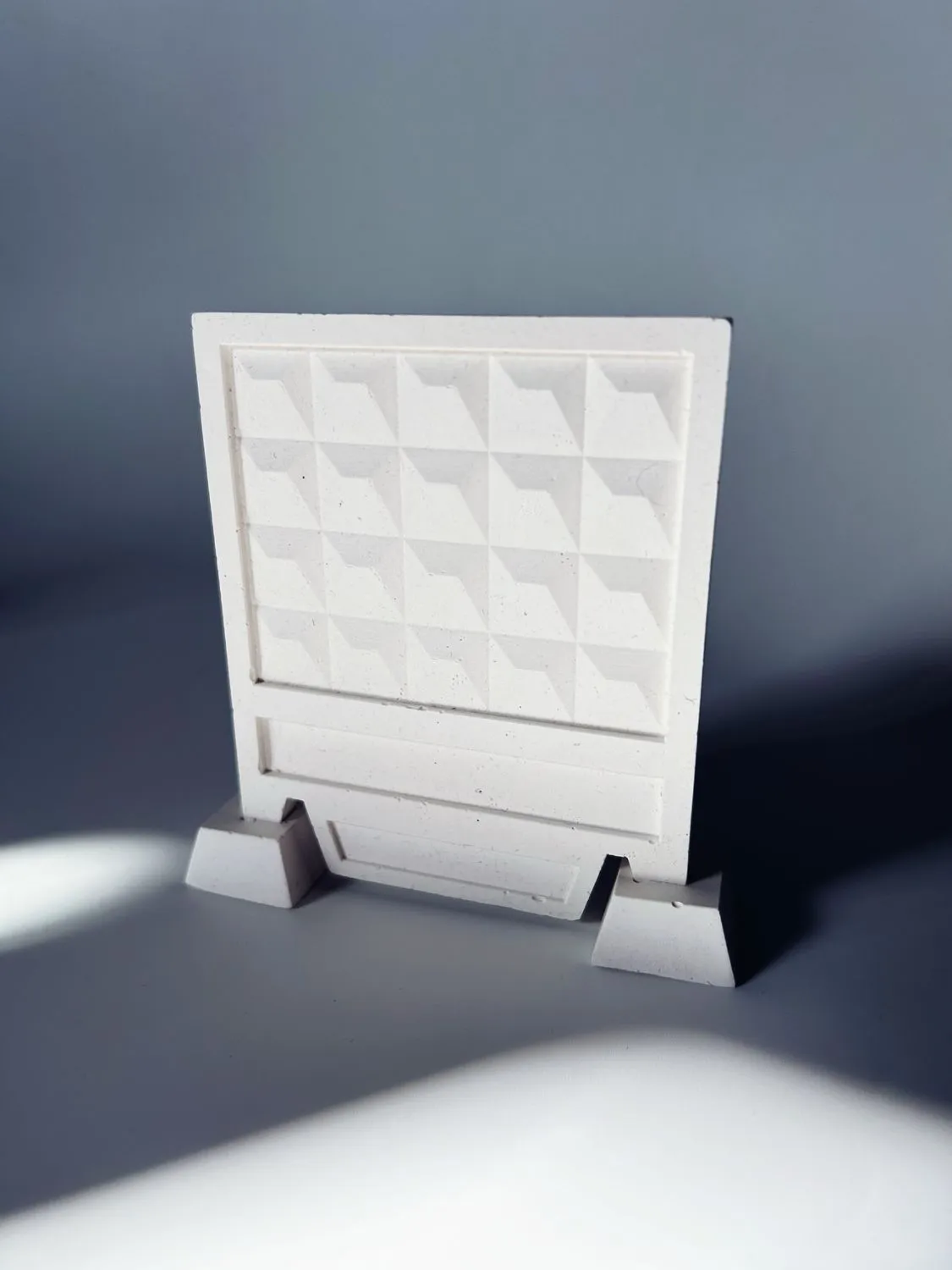Miniature — 3